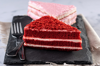 fatia de bolo de morango